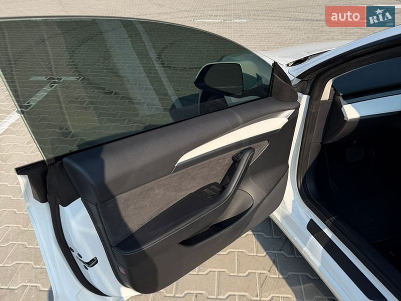 Седан Tesla Model 3 2022 в Киеве фото 24 Седан Tesla Model 3 2022 в Киеве