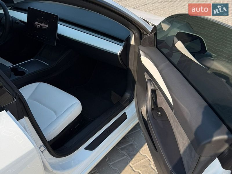 Седан Tesla Model 3 2022 в Киеве фото 31 Седан Tesla Model 3 2022 в Киеве