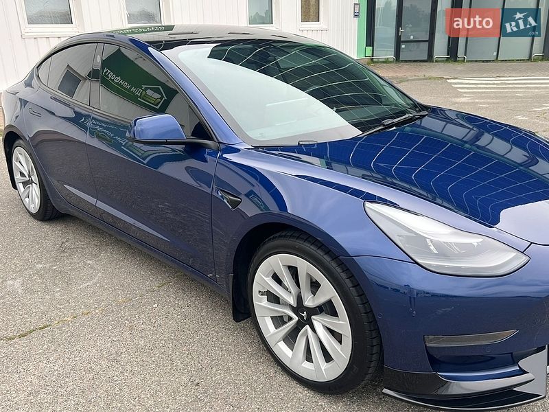 Седан Tesla Model 3 2022 в Києві