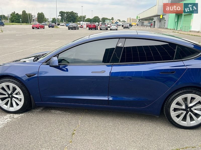 Седан Tesla Model 3 2022 в Києві