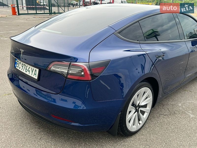 Седан Tesla Model 3 2022 в Києві