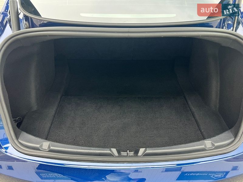 Седан Tesla Model 3 2022 в Києві
