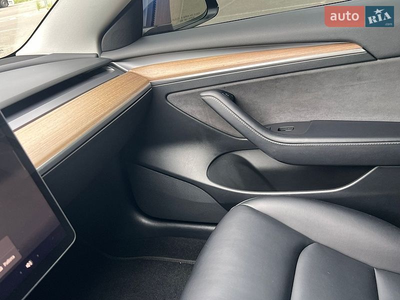 Седан Tesla Model 3 2022 в Києві