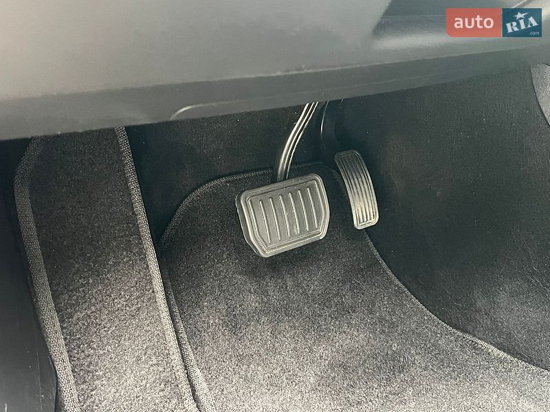 Седан Tesla Model 3 2022 в Києві