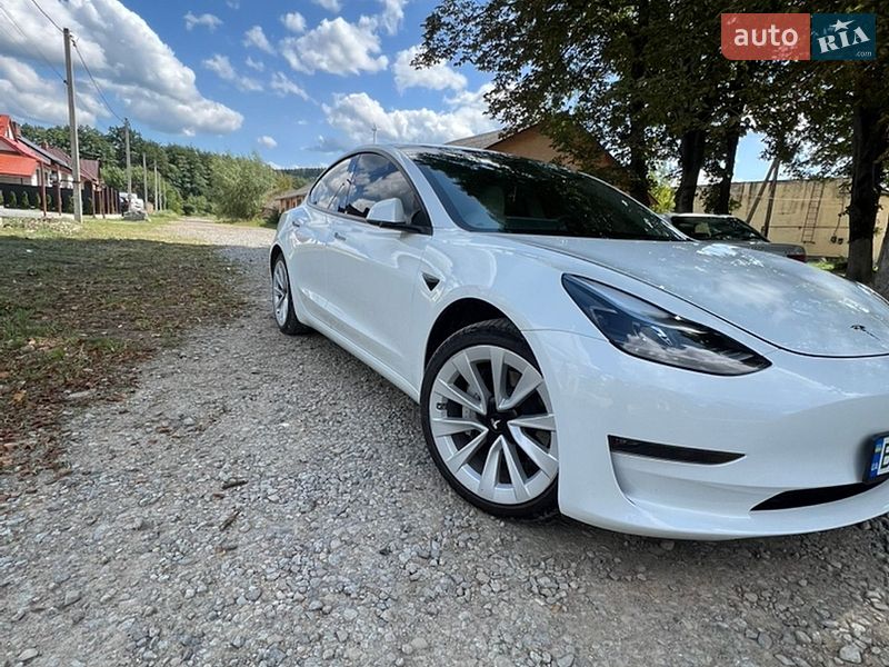 Седан Tesla Model 3 2023 в Старому Самборі