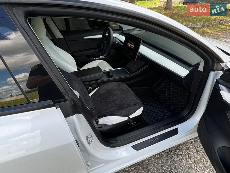 Седан Tesla Model 3 2023 в Старому Самборі