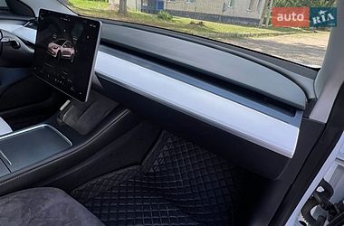 Седан Tesla Model 3 2023 в Старому Самборі