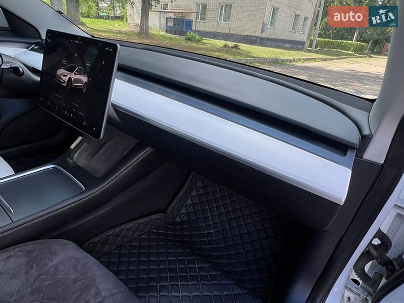 Седан Tesla Model 3 2023 в Старому Самборі