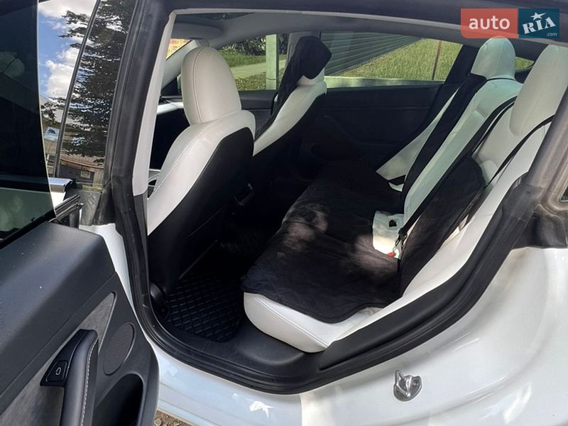 Седан Tesla Model 3 2023 в Старому Самборі