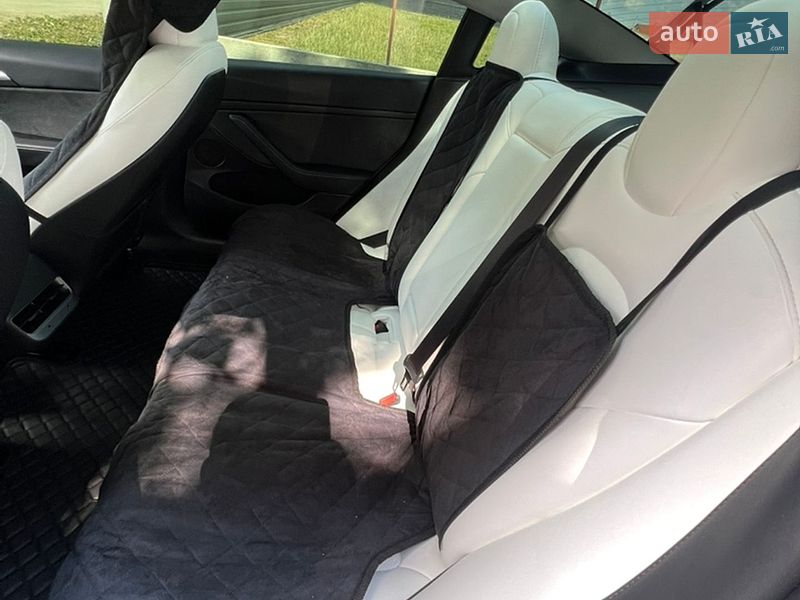 Седан Tesla Model 3 2023 в Старому Самборі