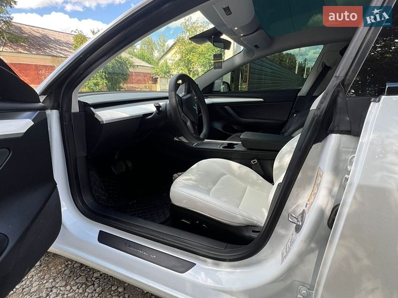 Седан Tesla Model 3 2023 в Старому Самборі