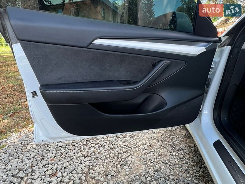 Седан Tesla Model 3 2023 в Старому Самборі