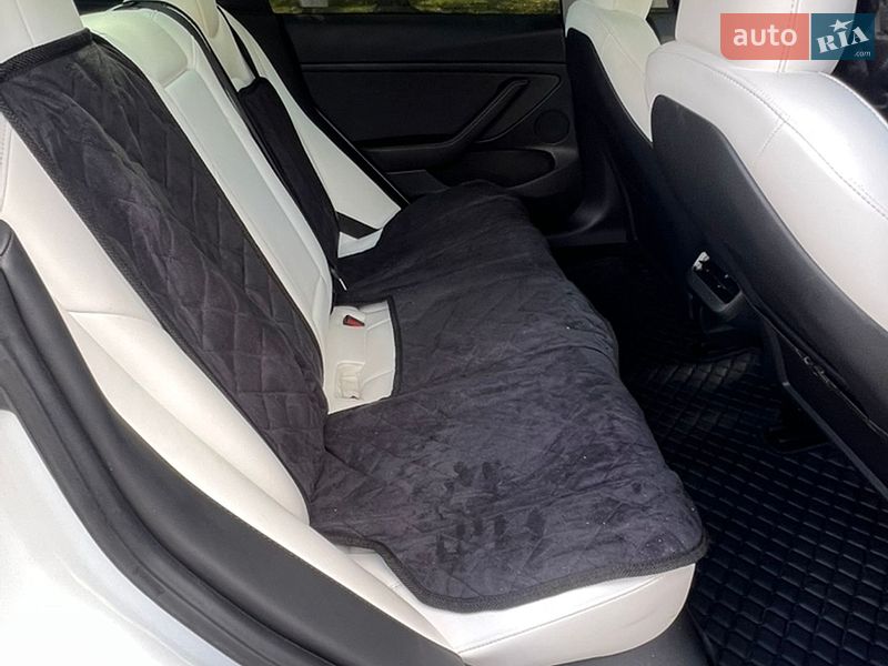 Седан Tesla Model 3 2023 в Старому Самборі