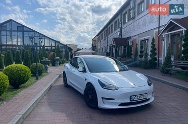 Седан Tesla Model 3 2021 в Стрию