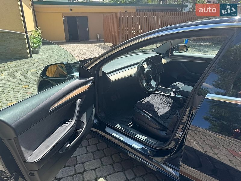 Седан Tesla Model 3 2018 в Трускавце
