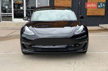 Седан Tesla Model 3 2022 в Львове