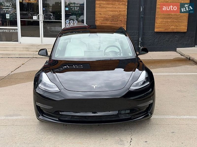 Седан Tesla Model 3 2022 в Львове