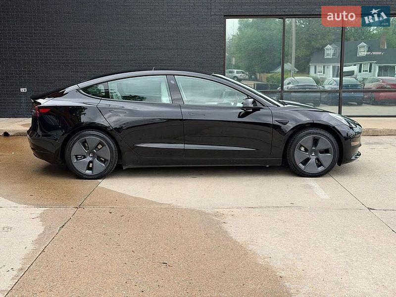 Седан Tesla Model 3 2022 в Львові