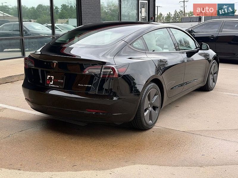 Седан Tesla Model 3 2022 в Львове