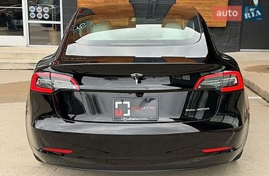 Седан Tesla Model 3 2022 в Львове