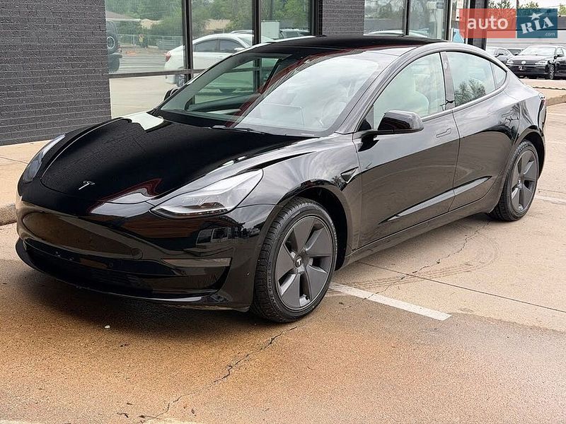 Седан Tesla Model 3 2022 в Львове