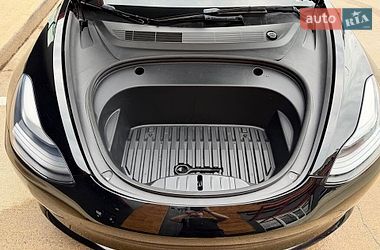 Седан Tesla Model 3 2022 в Львові