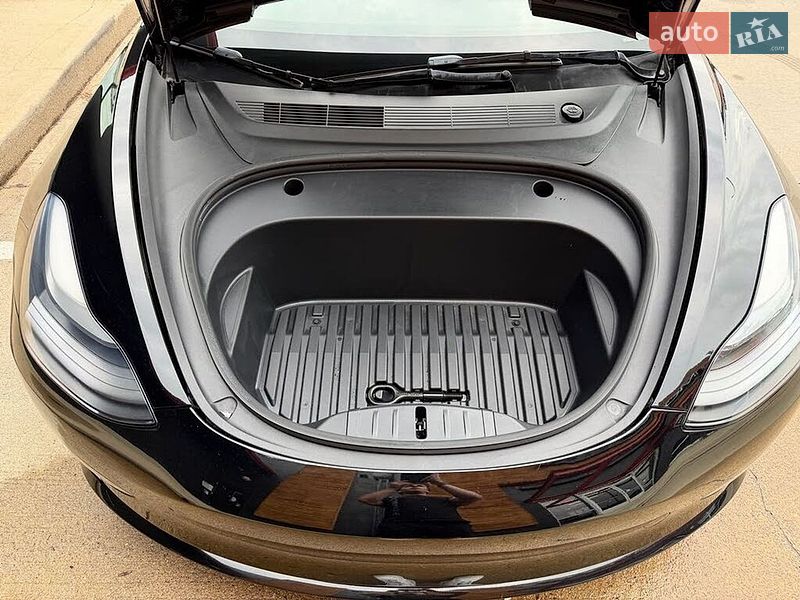 Седан Tesla Model 3 2022 в Львові