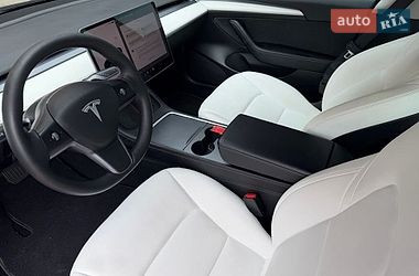Седан Tesla Model 3 2022 в Львове