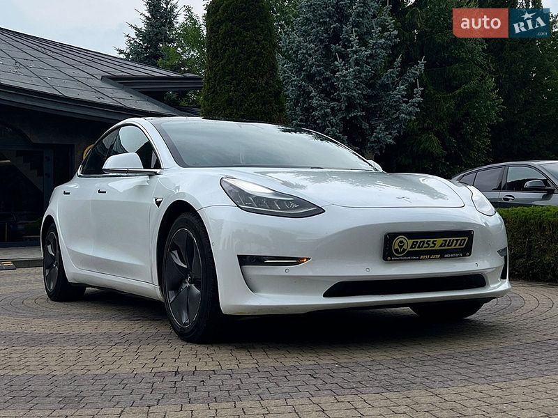 Tesla Model 3 2020
