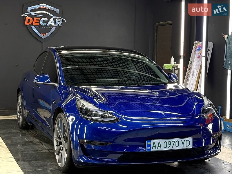 Седан Tesla Model 3 2020 в Києві