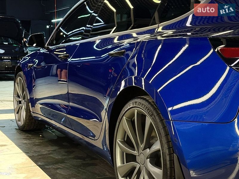 Седан Tesla Model 3 2020 в Києві