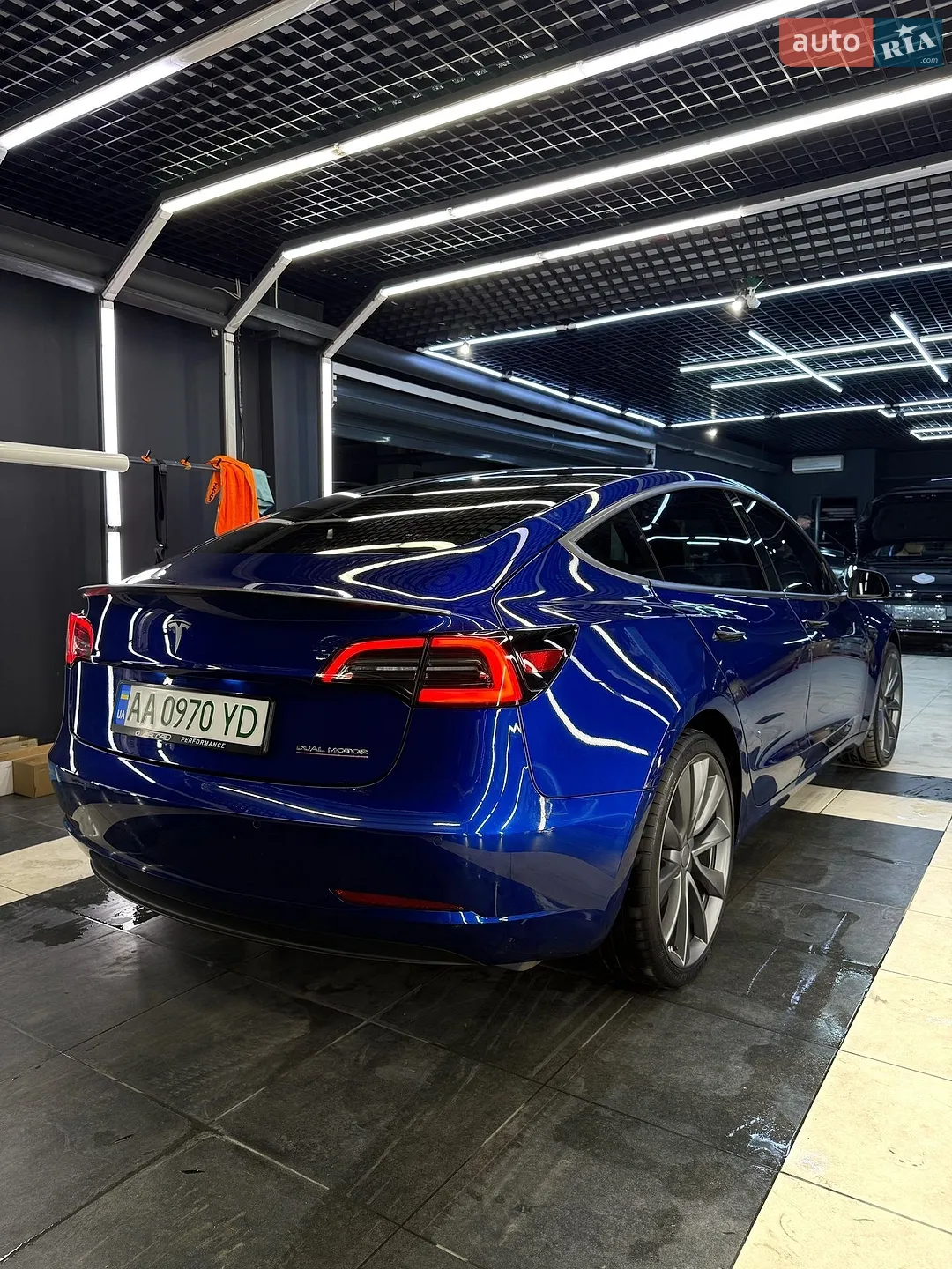 TESLA MODEL 3 2019 VIN 5YJ3E1EC2LF586889 фото оголошення 8 з 10