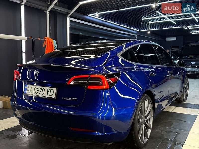 Седан Tesla Model 3 2020 в Києві