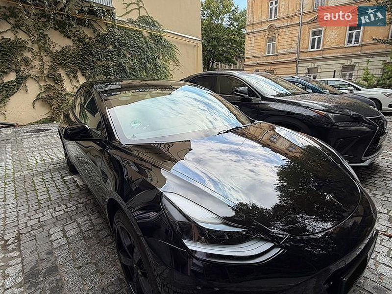 Седан Tesla Model 3 2023 в Киеве