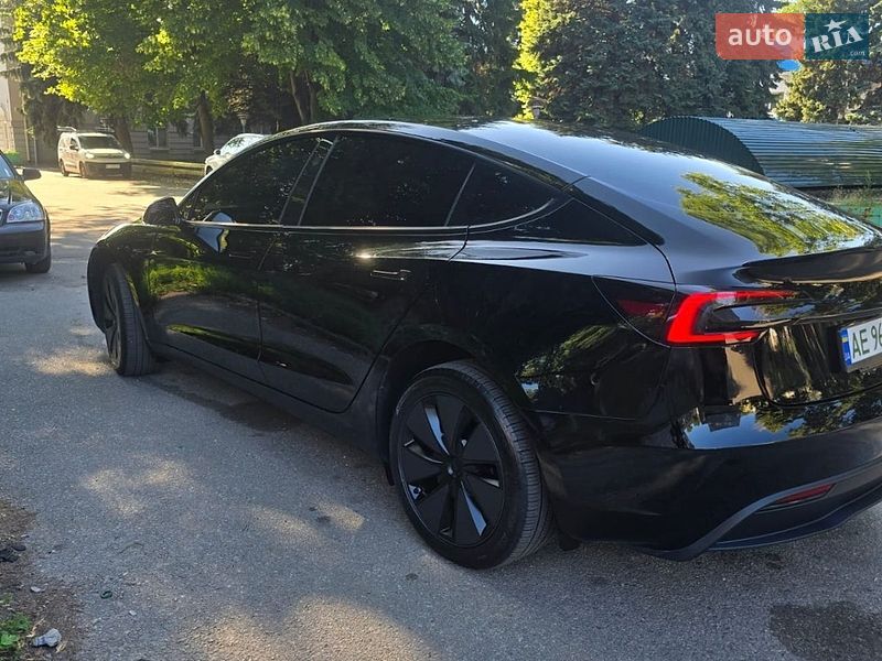 Седан Tesla Model 3 2024 в Днепре