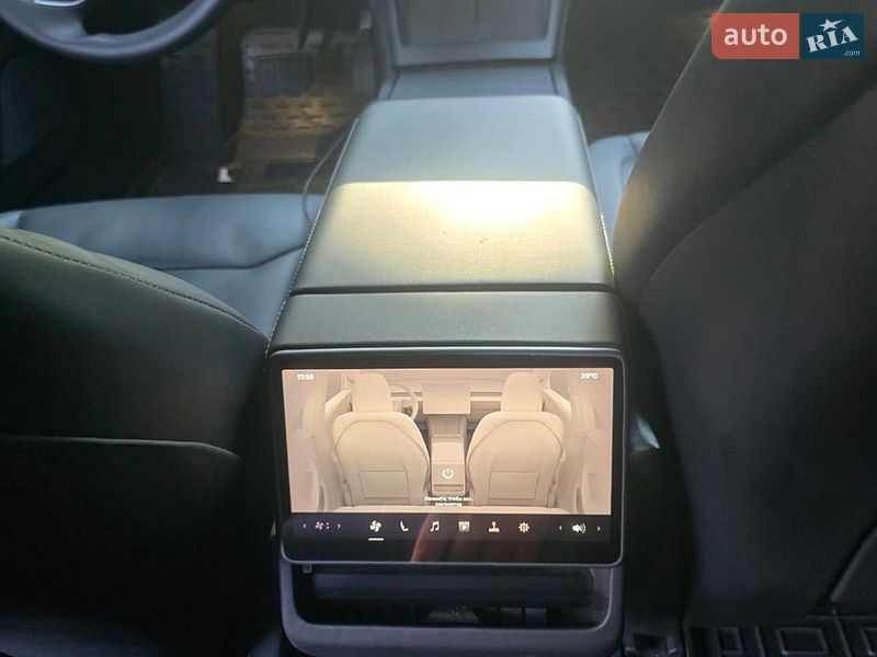 Седан Tesla Model 3 2024 в Днепре