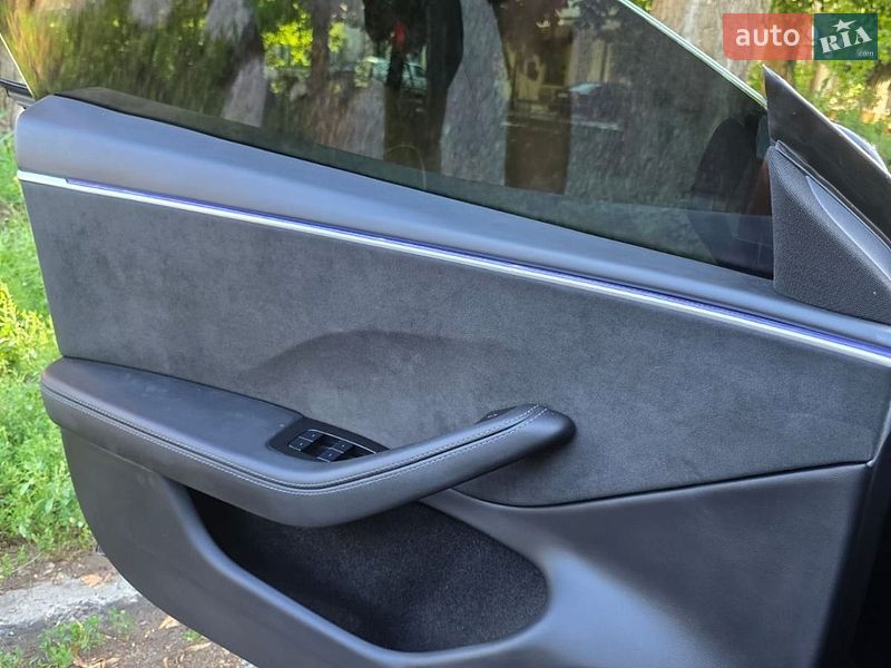 Седан Tesla Model 3 2024 в Днепре