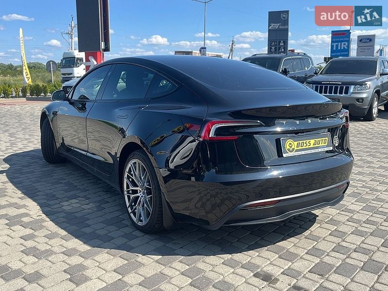 Седан Tesla Model 3 2024 в Мукачево
