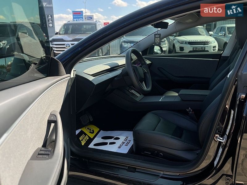 Седан Tesla Model 3 2024 в Мукачево