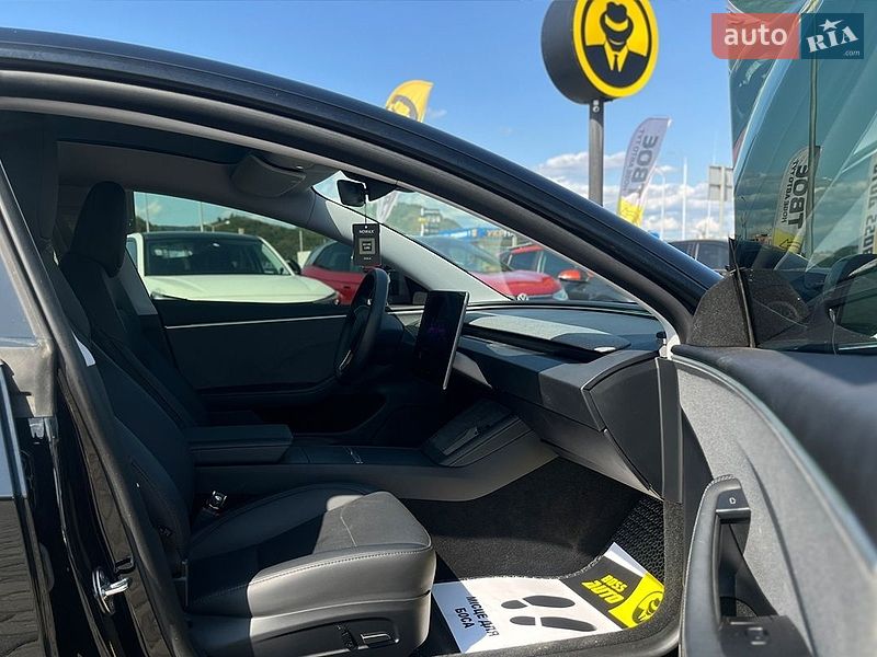 Седан Tesla Model 3 2024 в Мукачево