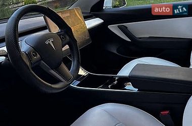 Седан Tesla Model 3 2019 в Киеве