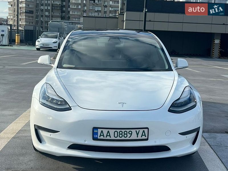 Седан Tesla Model 3 2020 в Киеве