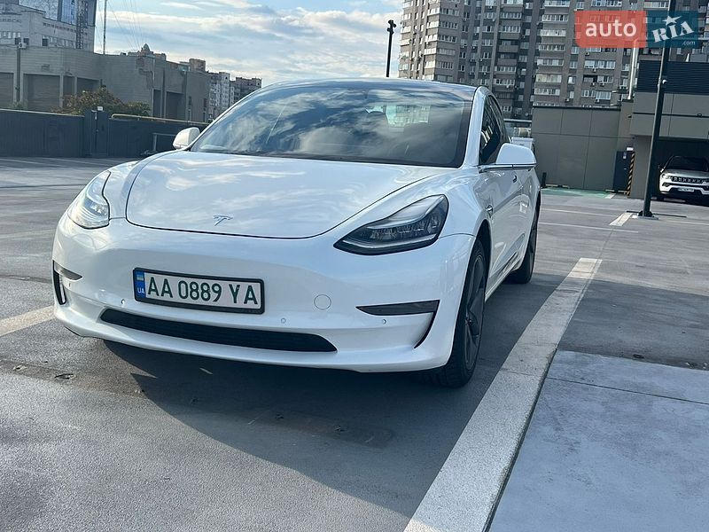 Седан Tesla Model 3 2020 в Киеве