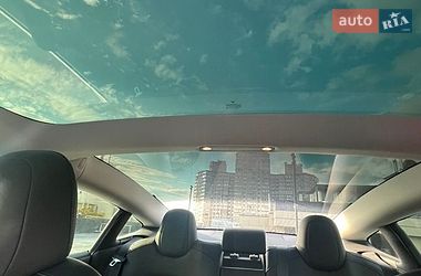 Седан Tesla Model 3 2020 в Киеве