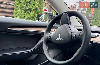 Седан Tesla Model 3 2021 в Львове