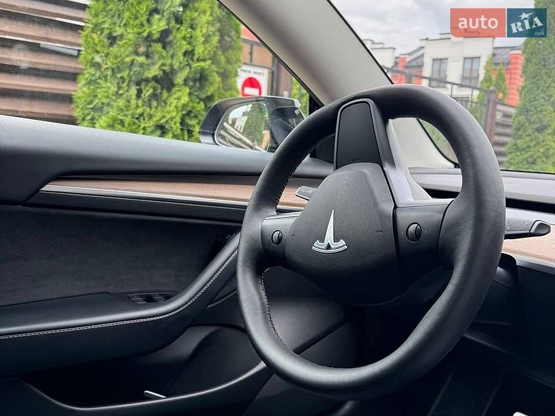 Седан Tesla Model 3 2021 в Львове