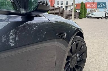 Седан Tesla Model 3 2021 в Львове