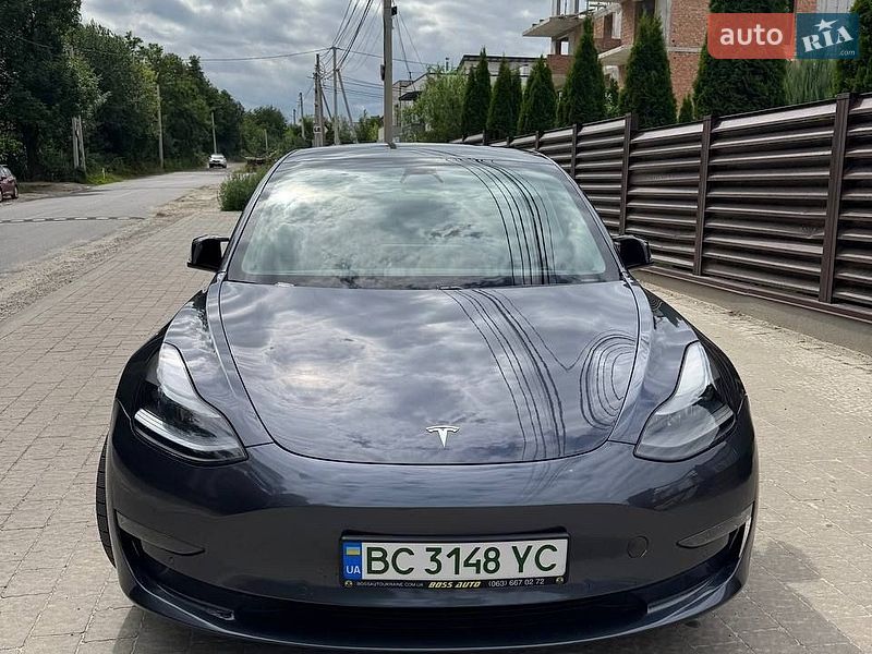 Седан Tesla Model 3 2021 в Львове