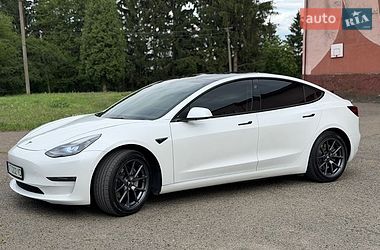Седан Tesla Model 3 2021 в Ивано-Франковске