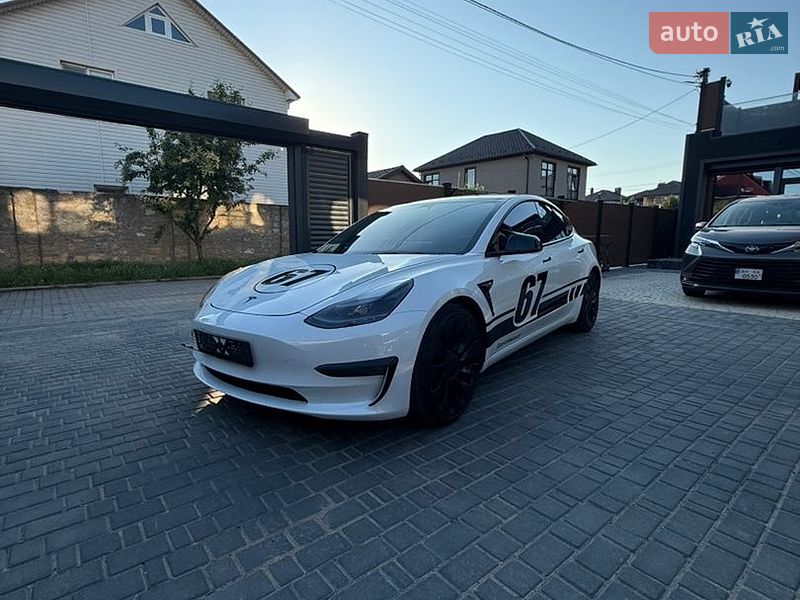 Седан Tesla Model 3 2023 в Одессе